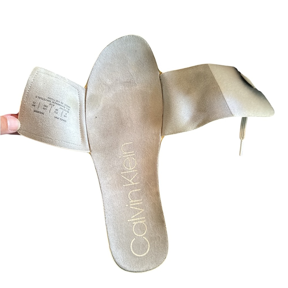 CALVIN KLEIN Women's Slides Flat Sandals White Faux Patent Leather US Size 8 - Picture 6 of 7